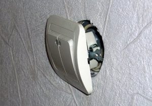 Замена выключателя света в квартире в Ачинске